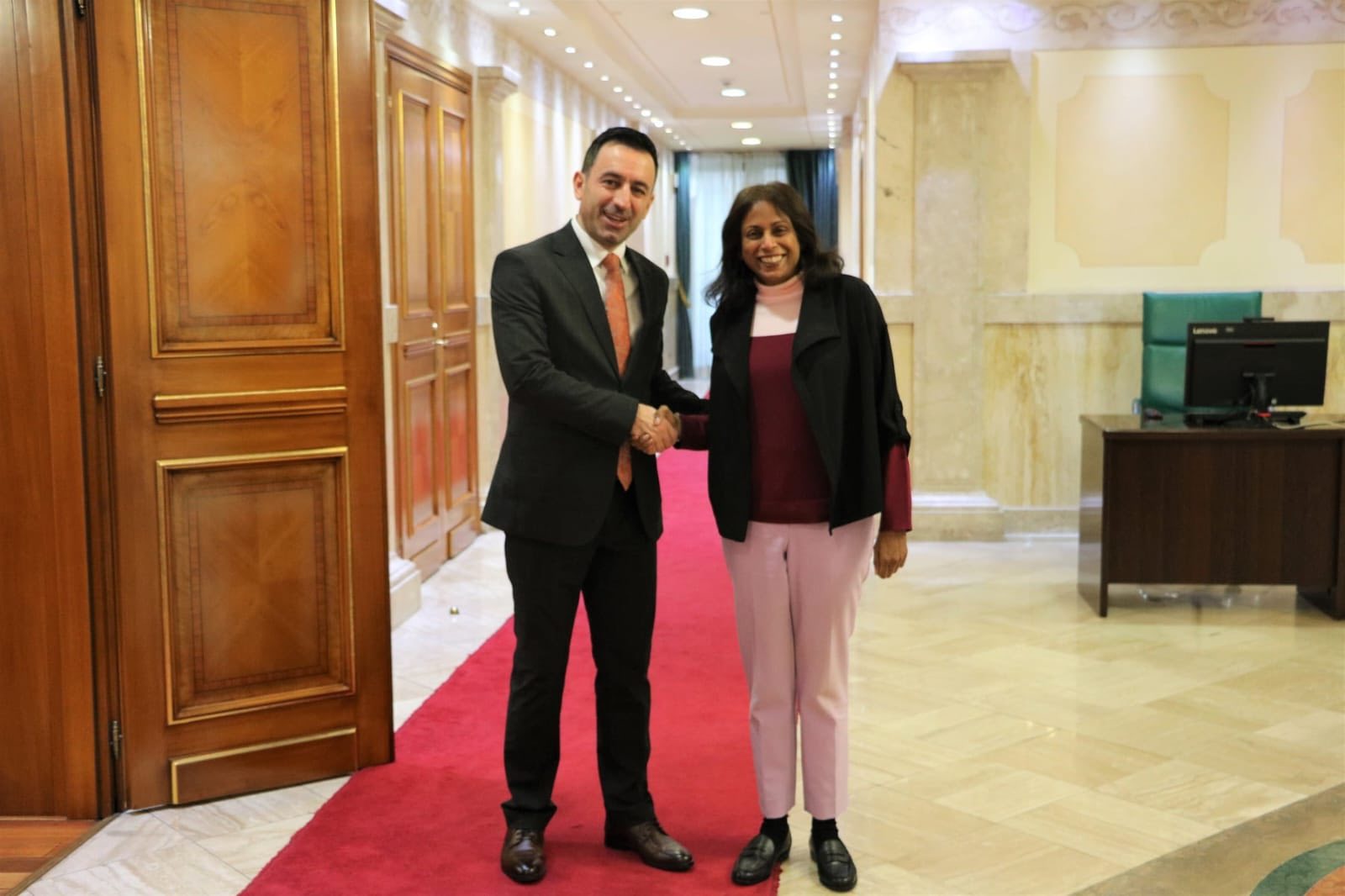 Basha priti në takim ambasadoren amerikane në Kosovë  diskutuan për zgjedhjet e 28 dhjetorit