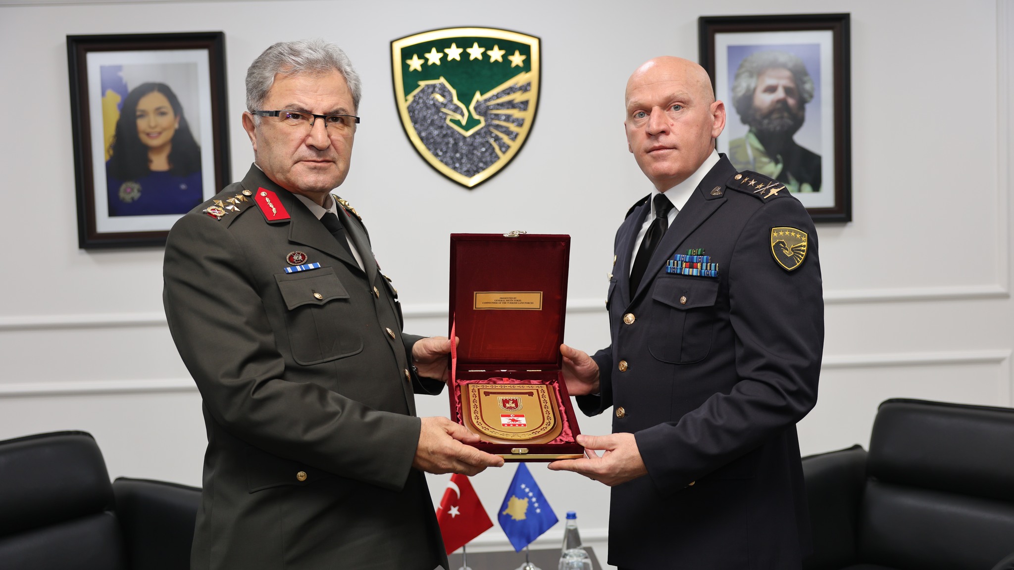 Jashari priti me ceremoni ushtarake Komandantin e Forcave Tokësore të Turqisë  pajtohen për zgjerimi i bashkëpunimit