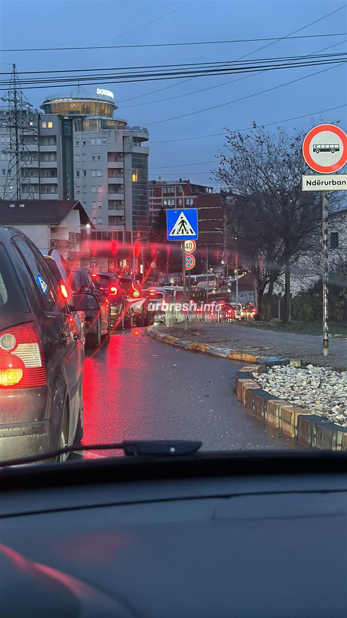 Kolona të mëdha  bllokohet qendra dhe Veterniku në Prishtinë