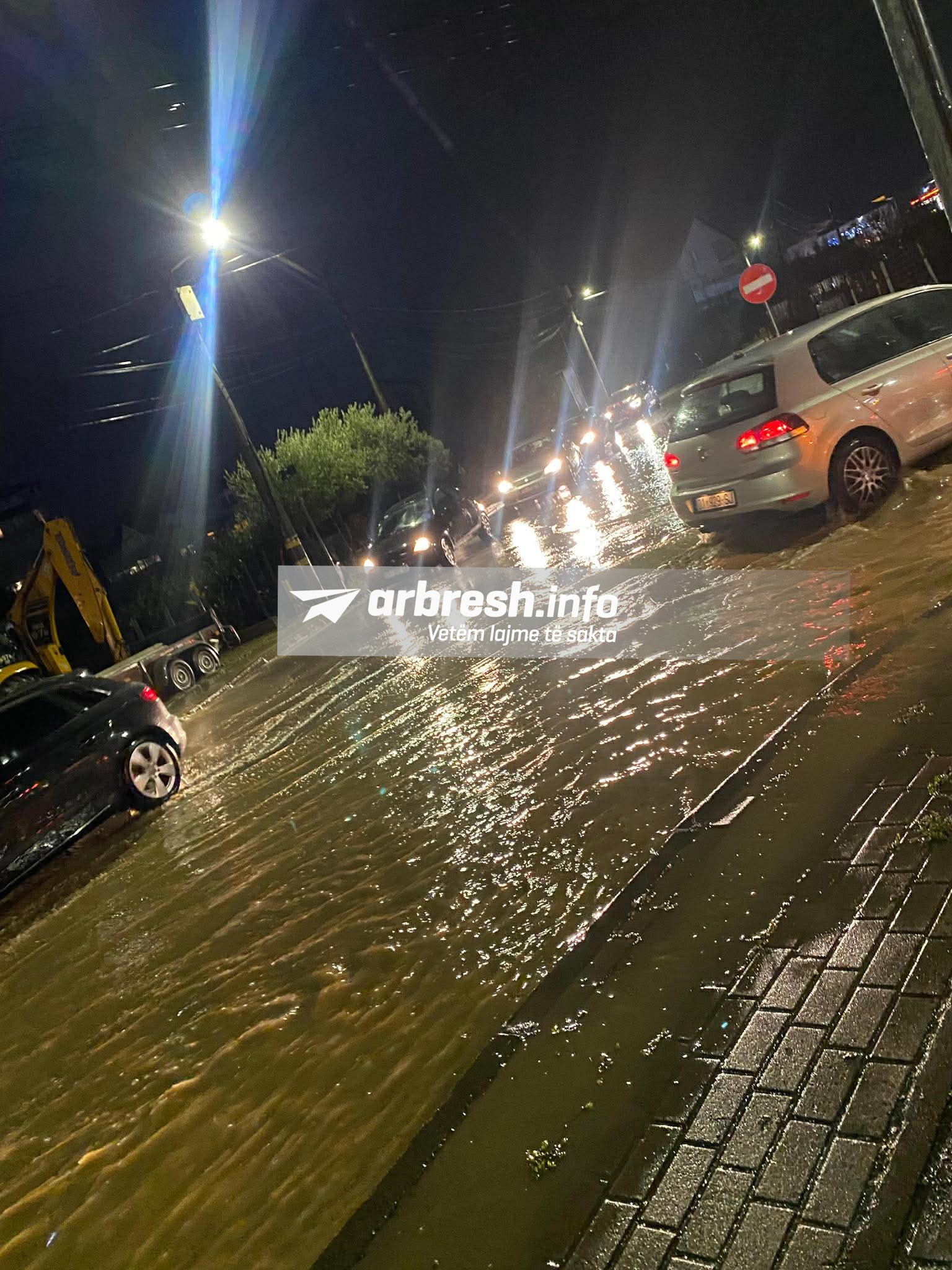 Reshjet e dendura të shiut  Hajvalia përmbytet nga uji