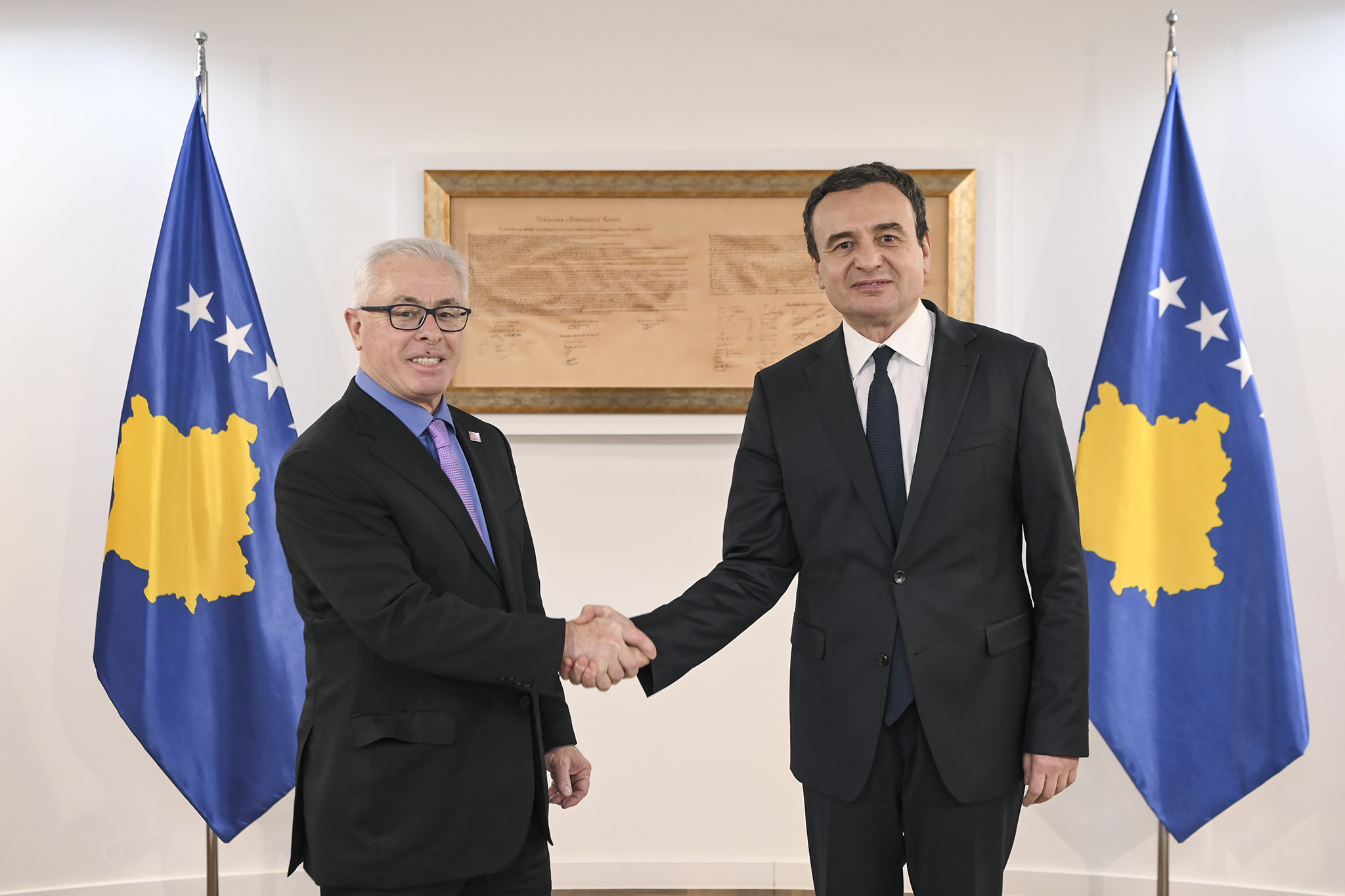 Kurti priti në takim veprimtarin e komunitetit shqiptaro amerikan në Shtetet e Bashkuara të Amerikës  Harry Bajraktari