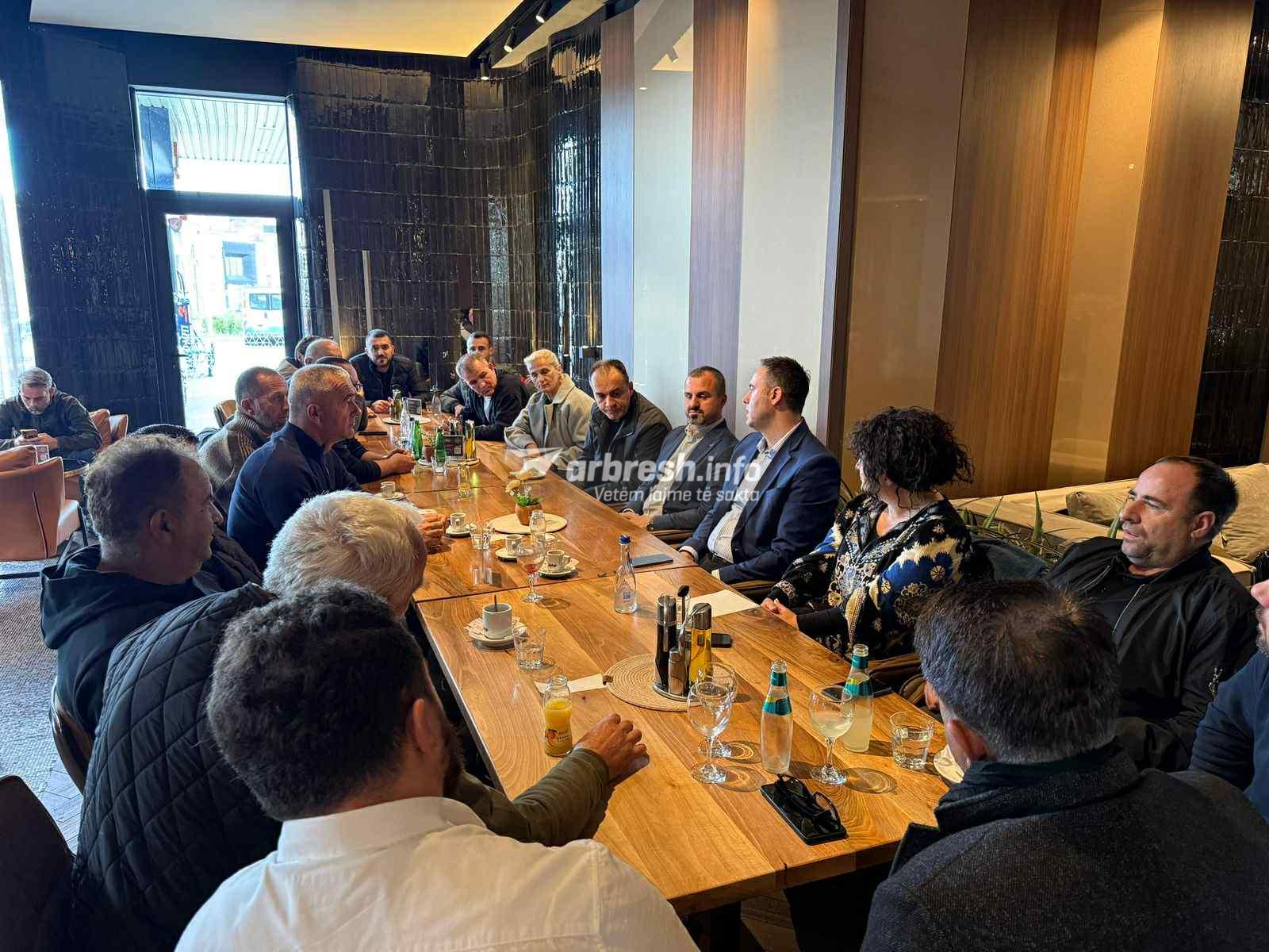 Glauk Konjufca takohet me banorët e Hajvalisë pas mandatimit për kryeministër