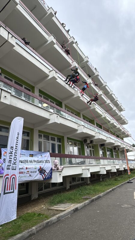 SHPRESË DHE GËZIM PËR FËMIJËT NË PEDIATRI