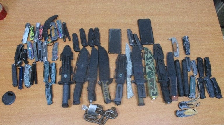 Aksionet policore në Prishtinë   156 urdhëresa të realizuara  2 armë dhe 49 thika të sekuestruara