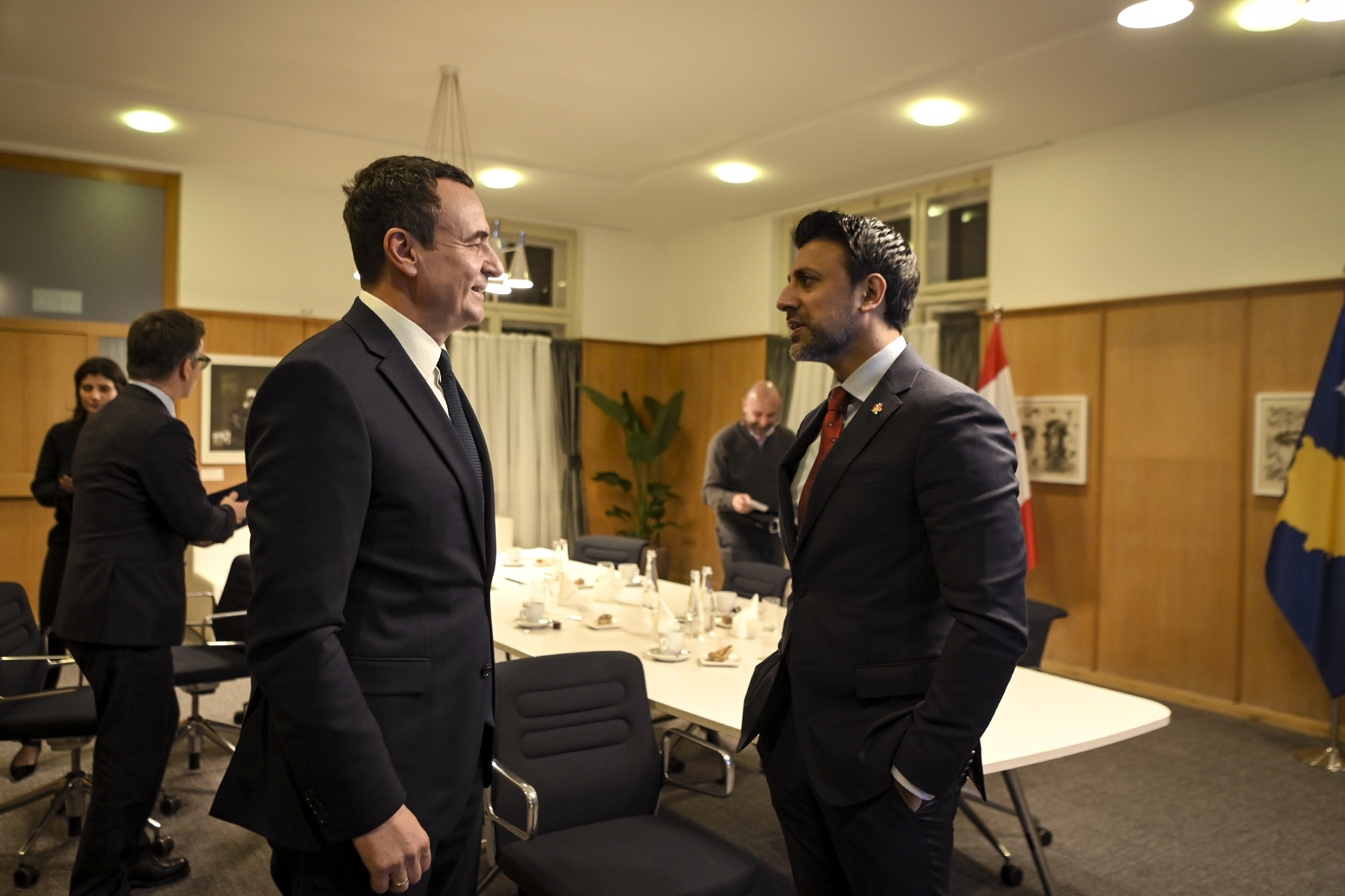 Kurti priti në Davos ministrin e Kanadasë  diskutuan për zgjerimin e bashkëpunimit mes dy shteteve