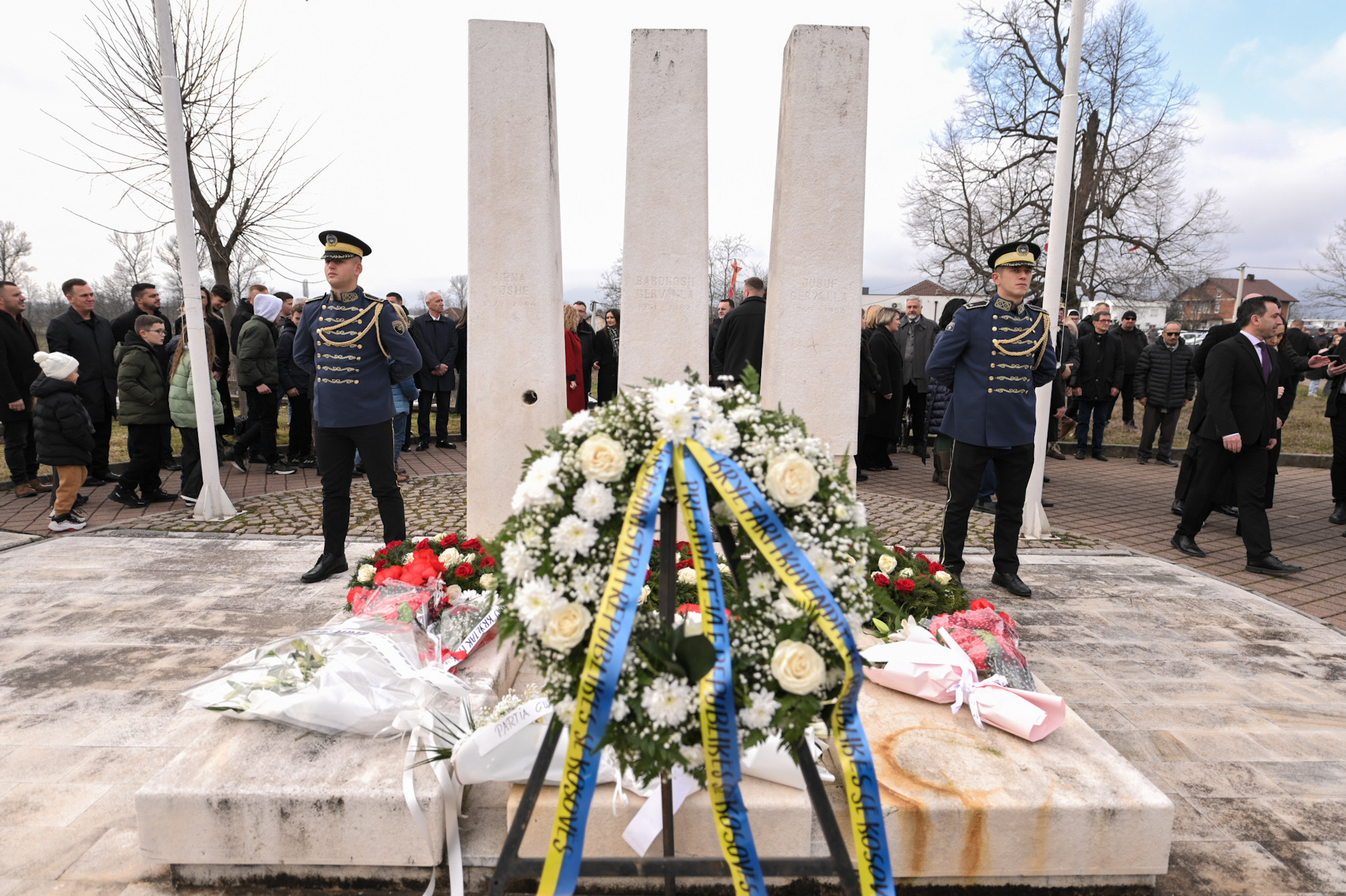 Kurti bëri homazhe me rastin e përvjetorit të 45 të të vrasjes së Jusuf e Bardhosh Gërvallës