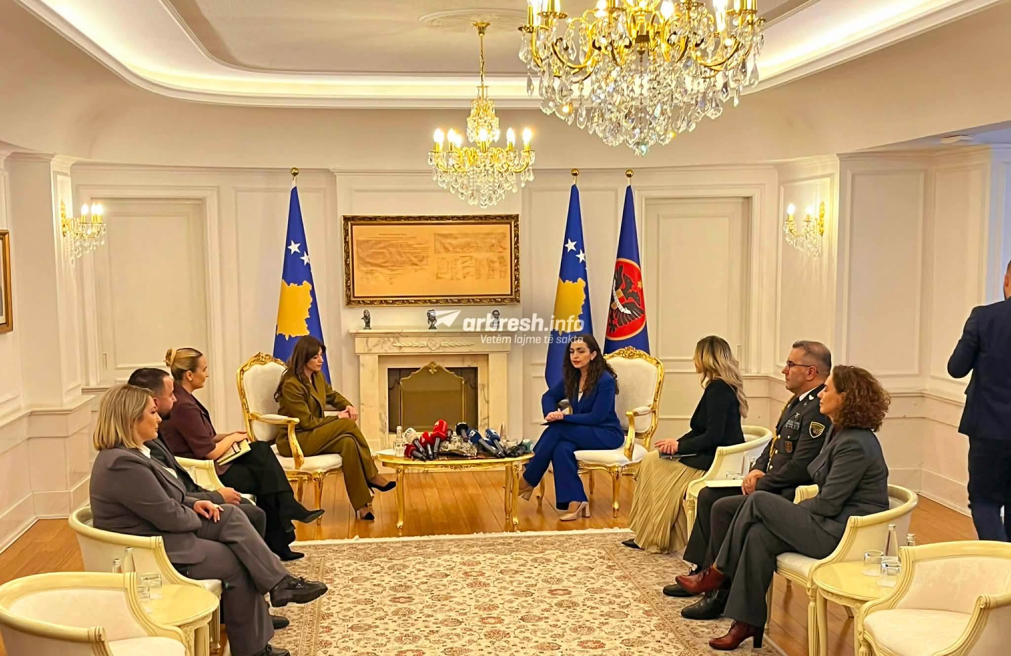 Dorëzimi i mandatit  nis ceremonia në Presidencë