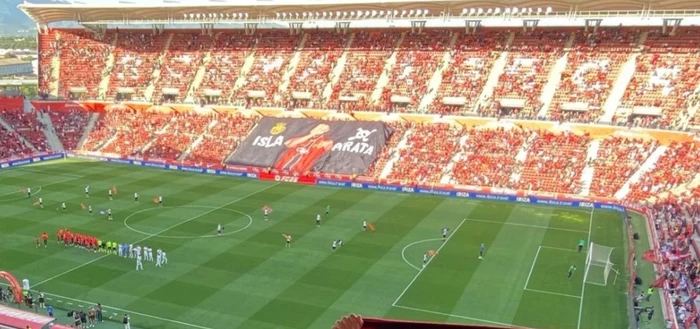 Tifozët e Mallorcas i dedikojnë një pankartë gjigante Vedat Muriqit